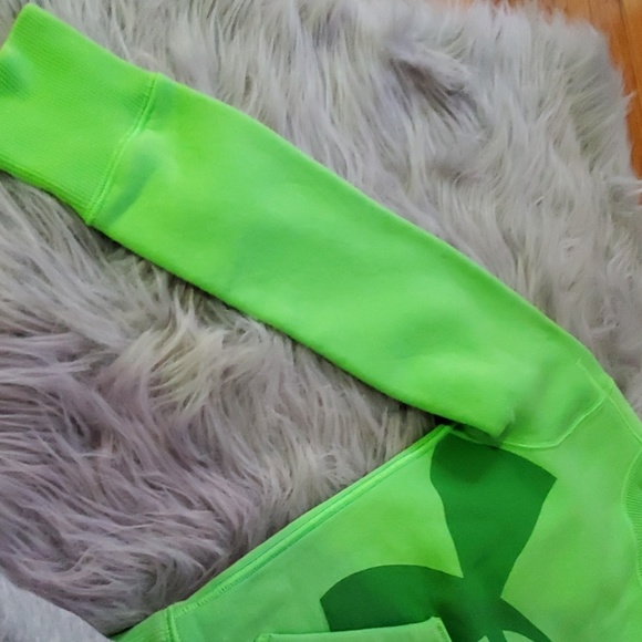 A lime green and green under armour sweatshirt - Picture 4 of 4